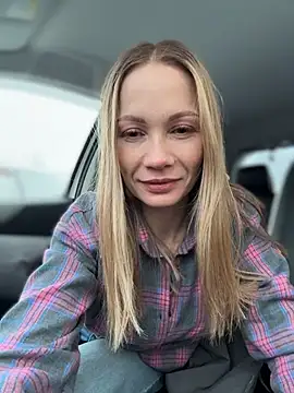 LavenderHot online show from December 17, 2025, 3:23 am