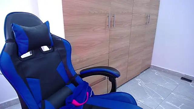 Snapshot of Deiisy_Queen chatting on November 18, 2025, 10:25 pm Deiisy Queen online show from November 18, 2025, 10:25 pm