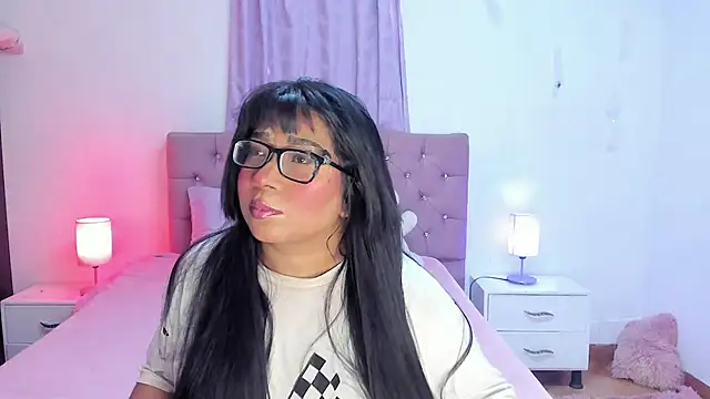 Latinabombsheell online show from November 19, 2025, 7:03 pm