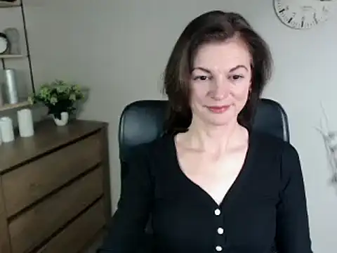 Snapshot of VivianWILD chatting on December 17, 2024, 8:45 am VivianWILD online show from December 17, 2024, 8:45 am