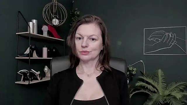 Snapshot of VivianWILD chatting on January 15, 2026, 7:02 am VivianWILD online show from January 15, 2026, 7:02 am