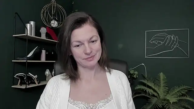 Snapshot of VivianWILD chatting on February 3, 2026, 8:30 am VivianWILD online show from February 3, 2026, 8:30 am