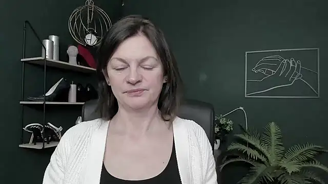 Snapshot of VivianWILD chatting on February 5, 2026, 7:02 am VivianWILD online show from February 5, 2026, 7:02 am