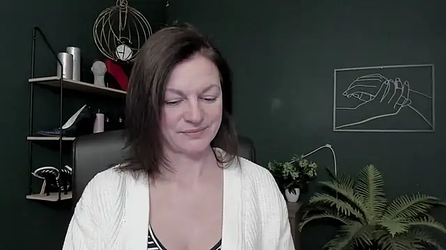 Snapshot of VivianWILD chatting on February 7, 2026, 7:12 am VivianWILD online show from February 7, 2026, 7:12 am