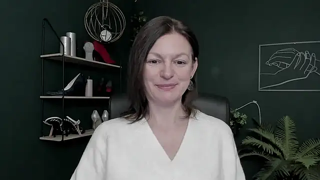 Snapshot of VivianWILD chatting on February 17, 2026, 7:16 am VivianWILD online show from February 17, 2026, 7:16 am