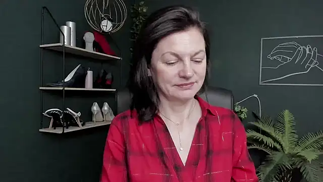 Snapshot of VivianWILD chatting on February 24, 2026, 7:39 am VivianWILD online show from February 24, 2026, 7:39 am