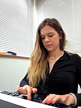 lucie mehott online show from May 4, 2026, 8:54 am
