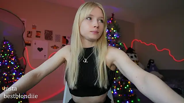 Snapshot of bestblonde chatting on January 4, 2025, 5:05 pm bestblonde online show from January 4, 2025, 5:05 pm