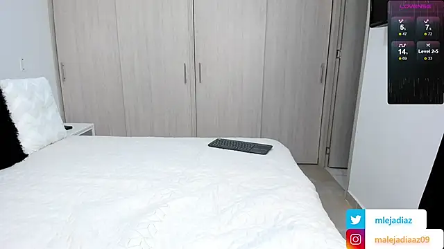 MalejaDiaz  online show from January 24, 2025, 3:13 pm