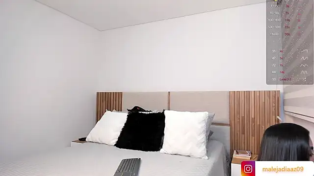 Snapshot of MalejaDiaz_ chatting on February 5, 2026, 5:17 pm MalejaDiaz online show from February 5, 2026, 5:17 pm