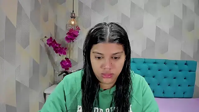 LindaBreeS online show from October 18, 2025, 12:39 pm