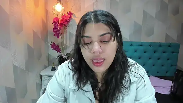 Snapshot of LindaBreeS chatting on February 15, 2026, 2:14 pm LindaBreeS online show from February 15, 2026, 2:14 pm