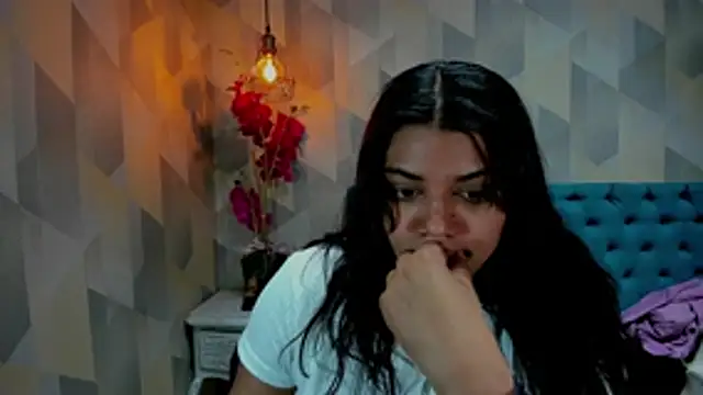 Snapshot of LindaBreeS chatting on March 7, 2026, 4:59 pm LindaBreeS online show from March 7, 2026, 4:59 pm