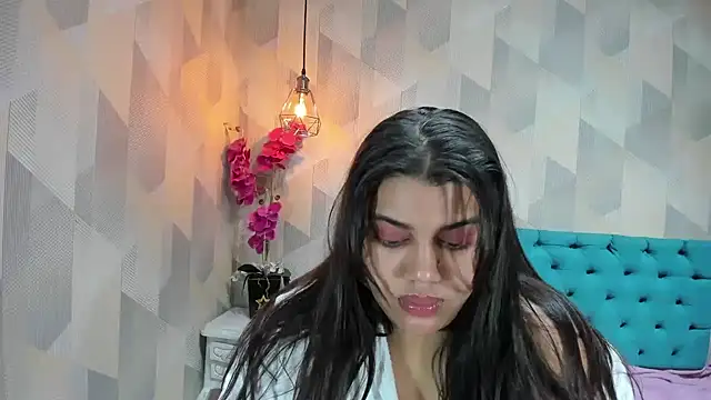 LindaBreeS online show from July 3, 2026, 3:46 am