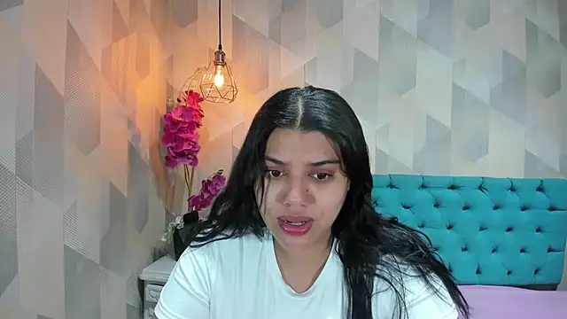 LindaBreeS online show from July 13, 2026, 1:58 pm