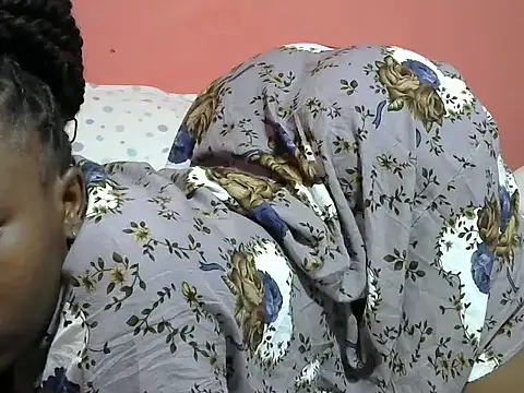 Snapshot of Qurate01 chatting on January 14, 2026, 8:25 pm Qurate01 online show from January 14, 2026, 8:25 pm