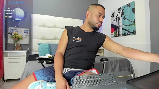 Snapshot of THIAGOXBIG chatting on February 7, 2025, 9:15 pm THIAGOXBIG online show from February 7, 2025, 9:15 pm