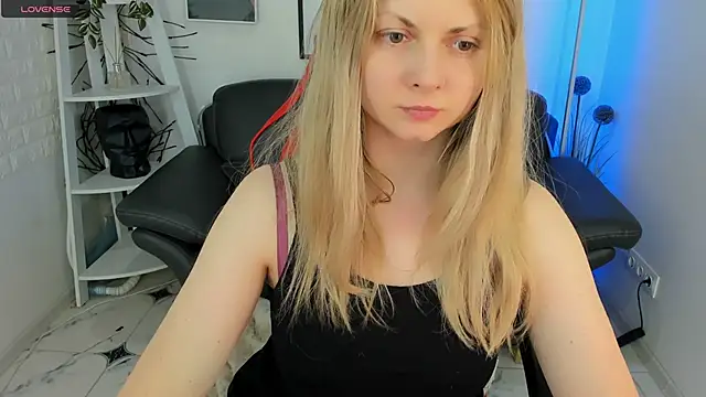 Snapshot of SmilingEmily_ chatting on February 25, 2025, 7:52 am SmilingEmily online show from February 25, 2025, 7:52 am