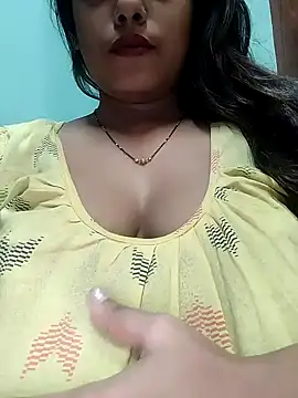 Snapshot of sexyindi_couple chatting on December 21, 2024, 12:49 pm sexyindi couple online show from December 21, 2024, 12:49 pm