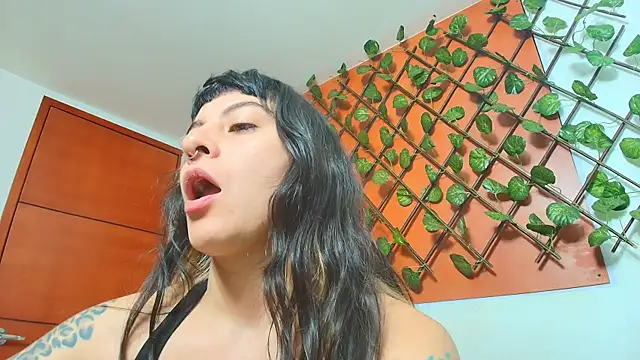 Naughty Kittenm online show from April 15, 2026, 11:39 am