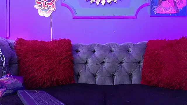 Julieta Russell online show from February 12, 2025, 11:51 am