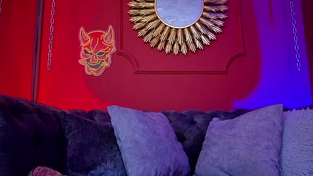 Julieta Russell online show from September 19, 2025, 12:39 pm