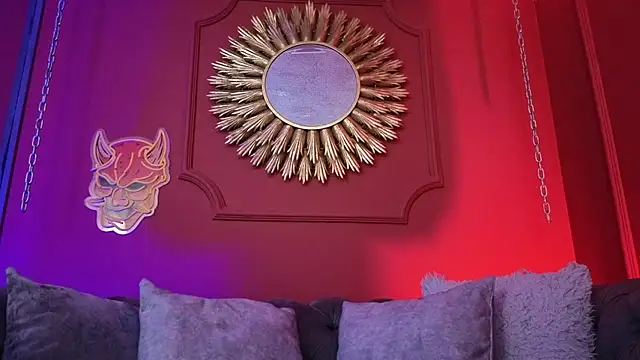 Julieta Russell online show from November 12, 2025, 12:27 pm