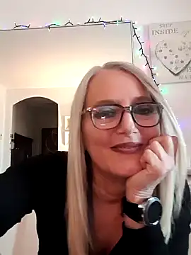 kikkastar online show from December 16, 2024, 1:43 pm