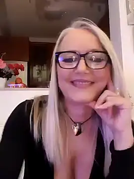 kikkastar online show from December 19, 2024, 8:13 pm