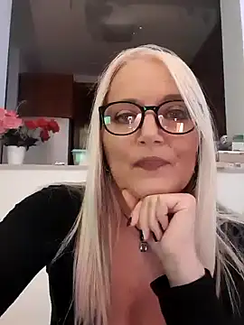 kikkastar online show from January 2, 2025, 8:24 pm