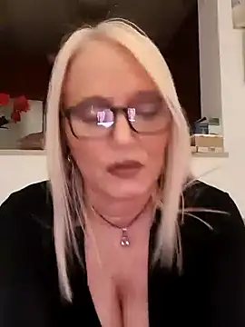 kikkastar online show from January 19, 2025, 7:47 pm