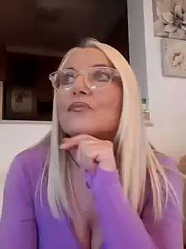 kikkastar online show from February 2, 2025, 8:19 pm