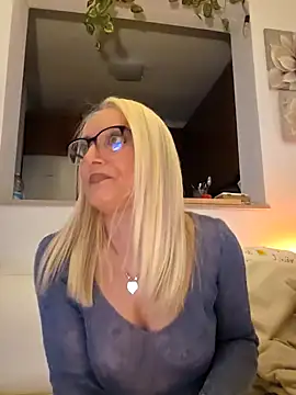 kikkastar online show from February 25, 2025, 8:19 pm