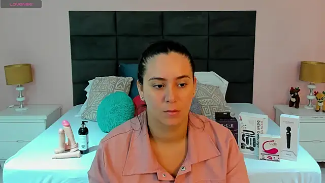 MadisonJenner online show from November 17, 2025, 10:43 am