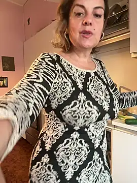 Snapshot of Sunbelxx chatting on October 31, 2025, 8:37 am Sunbelxx online show from October 31, 2025, 8:37 am