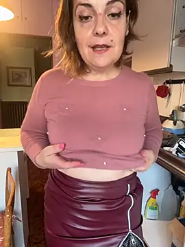 Snapshot of Sunbelxx chatting on November 11, 2025, 9:09 am Sunbelxx online show from November 11, 2025, 9:09 am