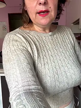 Snapshot of Sunbelxx chatting on November 12, 2025, 9:42 am Sunbelxx online show from November 12, 2025, 9:42 am