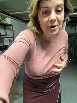 Snapshot of Sunbelxx chatting on November 17, 2025, 11:49 am Sunbelxx online show from November 17, 2025, 11:49 am