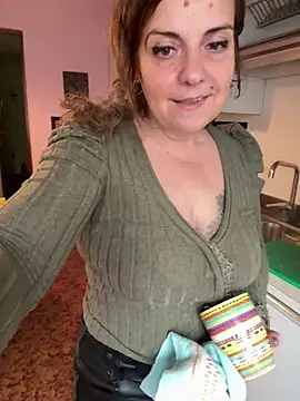 Snapshot of Sunbelxx chatting on December 5, 2025, 9:51 am Sunbelxx online show from December 5, 2025, 9:51 am