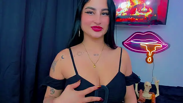 sunshine uwu22 online show from April 13, 2026, 6:35 pm