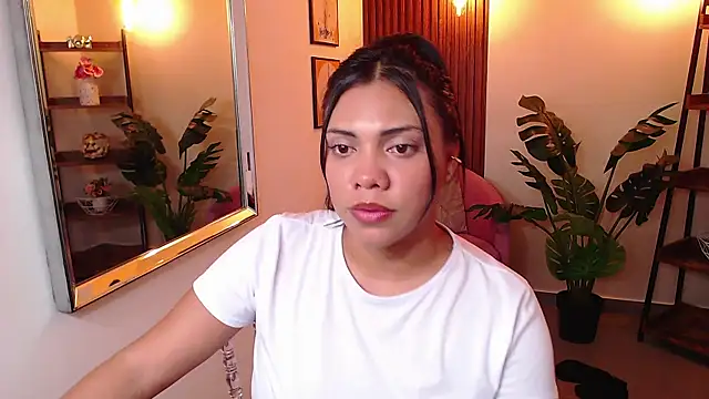 Snapshot of angela_santana_ chatting on December 21, 2024, 12:20 am angela santana online show from December 21, 2024, 12:20 am
