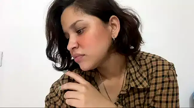 Snapshot of Annie_Catt_ chatting on January 3, 2025, 8:32 pm Annie Catt online show from January 3, 2025, 8:32 pm