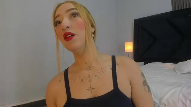 MollyCruz online show from February 15, 2025, 11:39 am