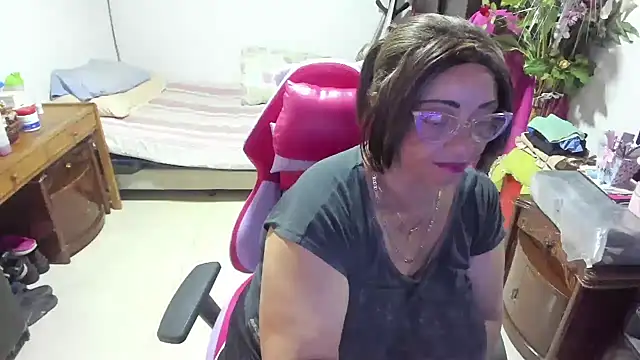 Snapshot of Mrs_mommy_ chatting on February 3, 2025, 5:03 pm Mrs mommy online show from February 3, 2025, 5:03 pm