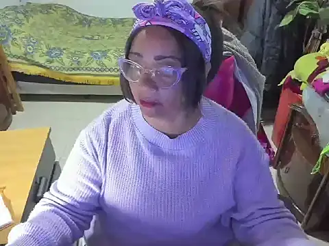 Snapshot of Mrs_mommy_ chatting on March 13, 2025, 8:43 pm Mrs mommy online show from March 13, 2025, 8:43 pm