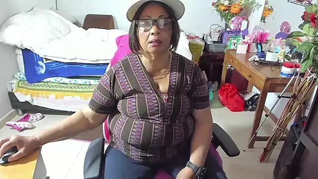 Snapshot of Mrs_mommy_ chatting on September 21, 2025, 11:17 pm Mrs mommy online show from September 21, 2025, 11:17 pm