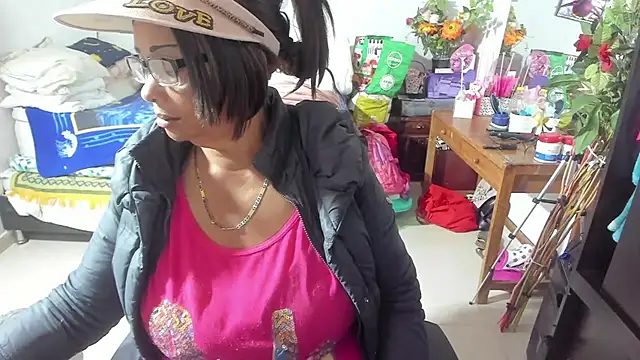 Snapshot of Mrs_mommy_ chatting on September 27, 2025, 10:04 pm Mrs mommy online show from September 27, 2025, 10:04 pm