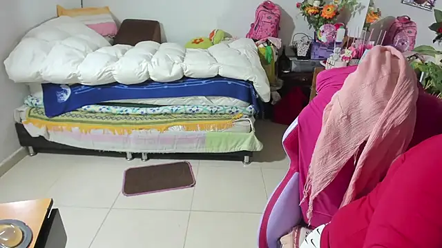 Snapshot of Mrs_mommy_ chatting on October 1, 2025, 9:32 pm Mrs mommy online show from October 1, 2025, 9:32 pm