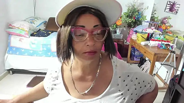 Snapshot of Mrs_mommy_ chatting on October 3, 2025, 7:44 pm Mrs mommy online show from October 3, 2025, 7:44 pm