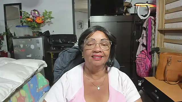 Snapshot of Mrs_mommy_ chatting on October 24, 2025, 10:50 pm Mrs mommy online show from October 24, 2025, 10:50 pm